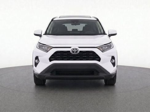 Used 2020 Toyota RAV4 XLE Premium FWD image 5
