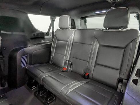 Used 2023 Chevrolet Suburban Premier image 18