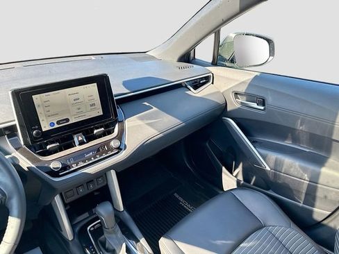 Used 2024 Toyota Corolla Cross w/ Convenience Package image 25