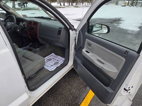 Used 2005 Dodge Dakota SLT image 24