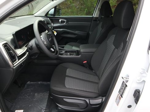 New 2025 Kia Sorento LX FWD image 5