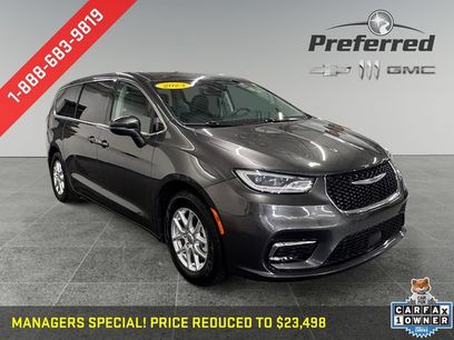 Used 2023 Chrysler Pacifica Touring-L
