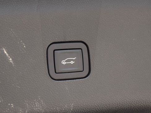 Used 2019 Buick Enclave Essence FWD image 38