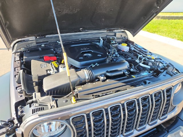 Used 2025 Jeep Wrangler Sport AWD/4WD image 16