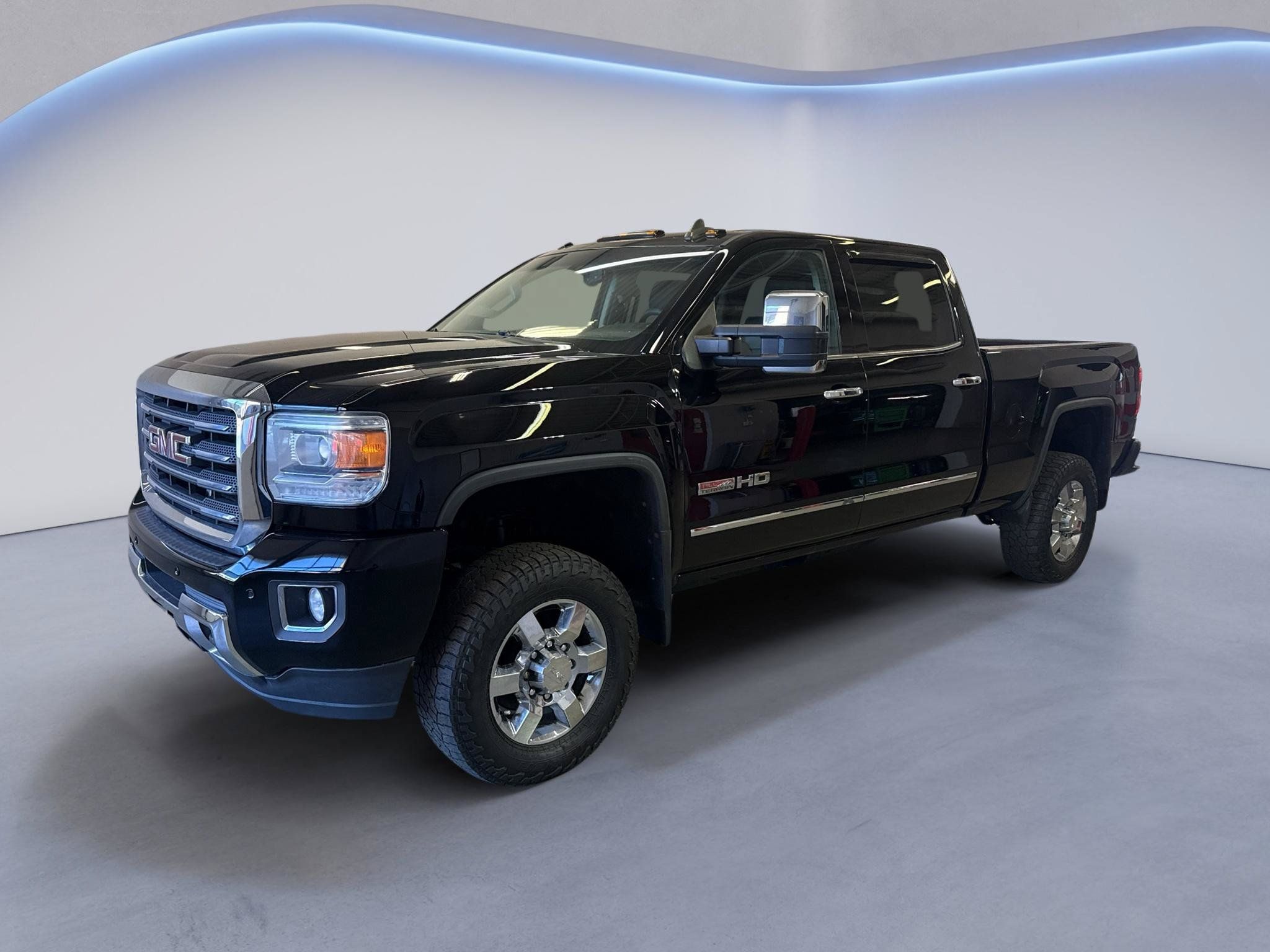 Used 2016 GMC Sierra 2500 SLT w/ All-Terrain HD Package AWD/4WD image 3