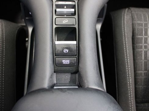Certified 2025 Honda HR-V LX image 29