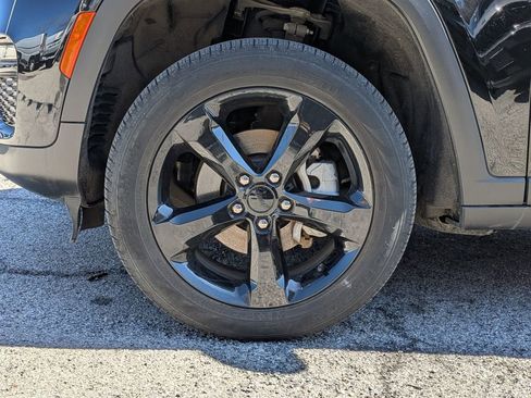 Used 2023 Jeep Grand Cherokee Limited w/ Black Appearance Package image 30