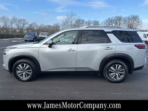 Used 2023 Nissan Pathfinder SL w/ Lighting Package (N92) image 12