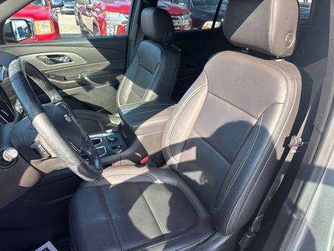 Used 2023 Chevrolet Traverse LT w/ LT Premium Package AWD/4WD image 12