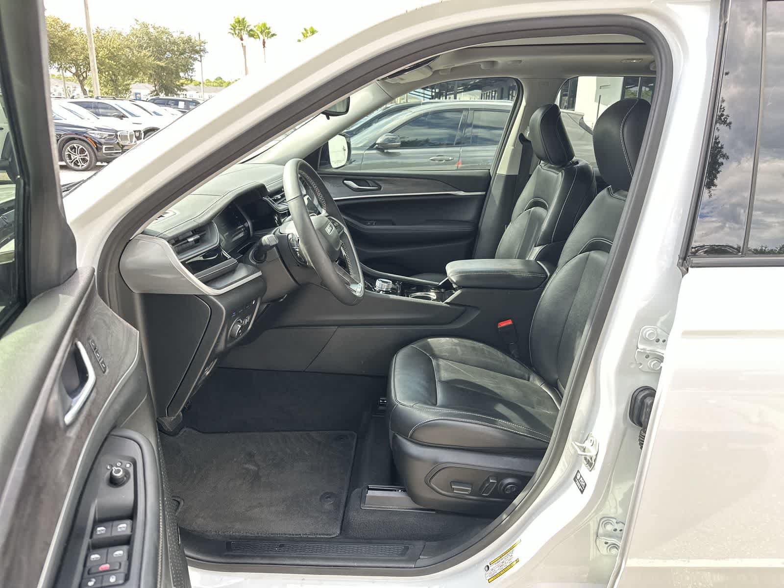 Used 2022 Jeep Grand Cherokee Limited 4xe AWD/4WD image 2