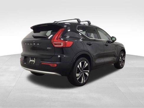 Used 2024 Volvo XC40 B5 Ultimate w/ Climate Package AWD/4WD image 3