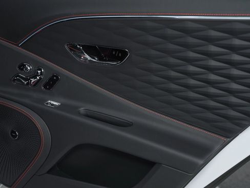 Used 2024 Bentley Flying Spur W12 image 43