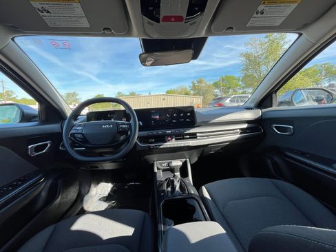 Used 2025 Kia K4 LXS image 32