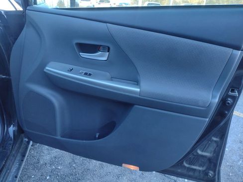 Used 2014 Toyota Prius V Three image 17