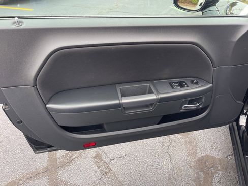 Used 2014 Dodge Challenger R/T image 9