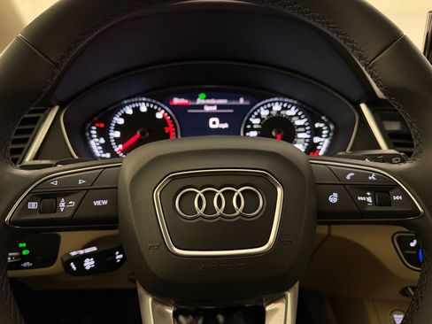 Used 2023 Audi Q5 2.0T Premium w/ Convenience Package AWD/4WD image 11