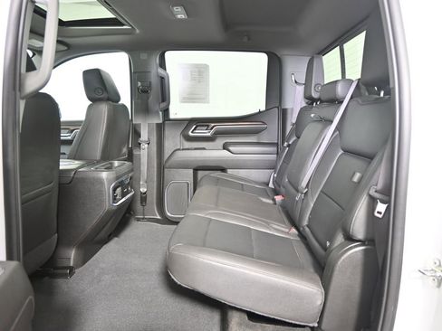 Used 2022 GMC Sierra 1500 SLT w/ SLT Convenience Package AWD/4WD image 18