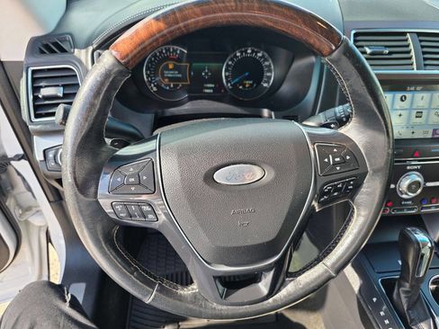 Used 2017 Ford Explorer Platinum AWD/4WD image 19