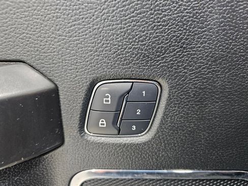 Used 2018 Ford F150 Lariat image 34