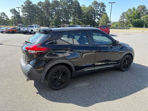 Used 2020 Nissan Kicks SR w/ SR Premium Package FWD image 8