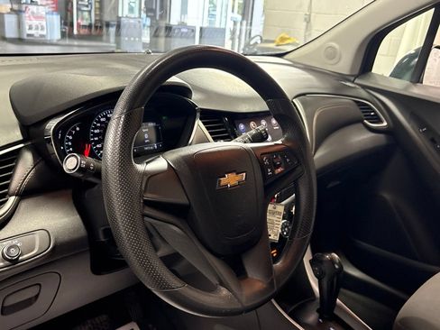 Used 2021 Chevrolet Trax LS AWD/4WD image 12