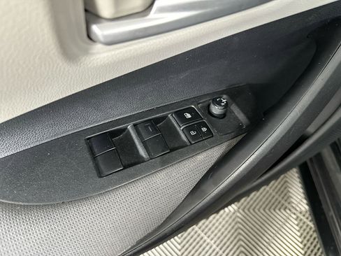 Used 2021 Toyota Corolla LE image 21