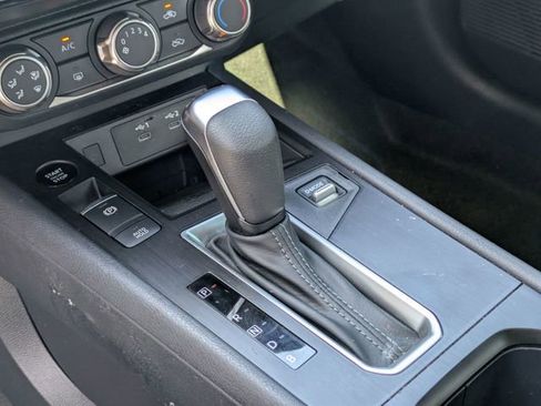 Certified 2025 Nissan Kicks SV FWD image 19