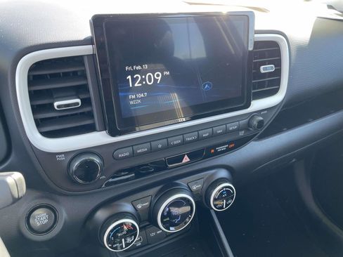 Certified 2025 Hyundai Venue Limited image 12