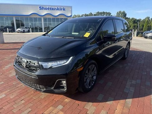 Used 2025 Honda Odyssey Touring image 4
