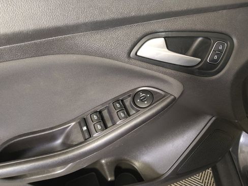 Used 2017 Ford Focus SE FWD image 27
