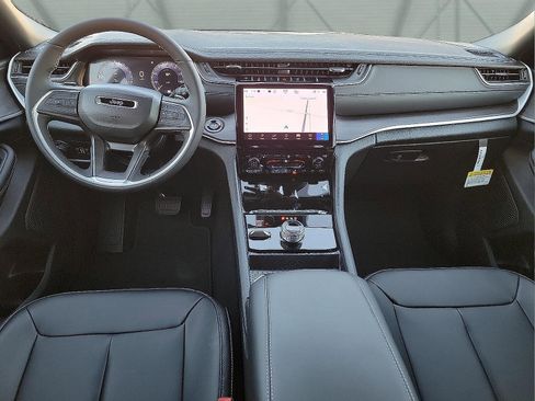 New 2025 Jeep Grand Cherokee Limited image 9