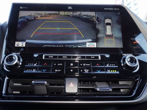 Certified 2022 Toyota Highlander Limited image 16