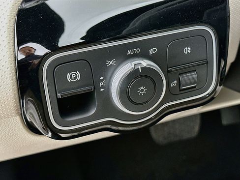 Used 2023 Mercedes-Benz CLA 250 w/ Premium Package image 17