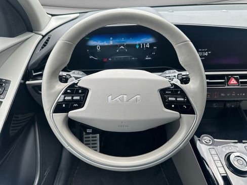 Used 2023 Kia Niro Wave w/ Wave Preserve Package FWD image 5