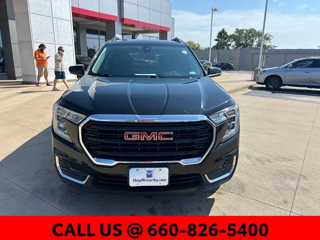 Used 2022 GMC Terrain SLE w/ Driver Convenience Package FWD image 3