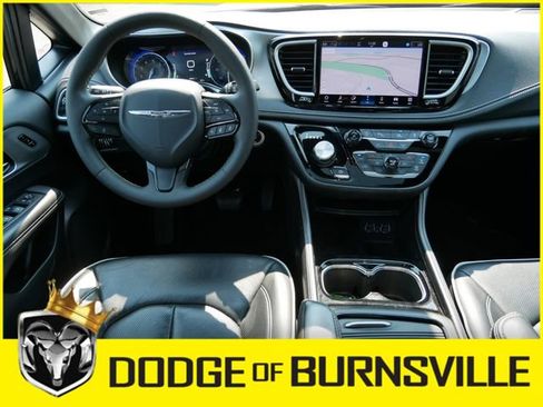 Used 2025 Chrysler Pacifica Limited FWD image 14
