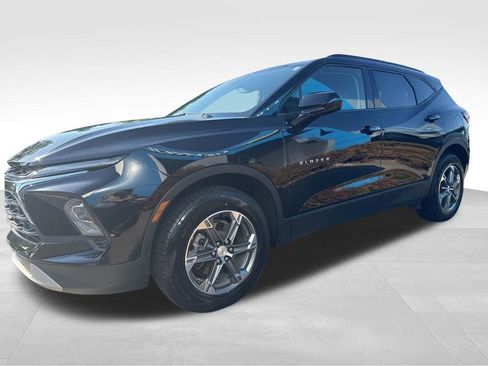 Used 2024 Chevrolet Blazer LT w/ Convenience Package FWD image 3