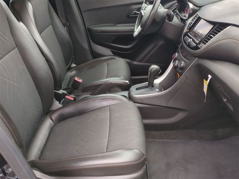 Used 2022 Chevrolet Trax LT w/ Driver Confidence Package image 11