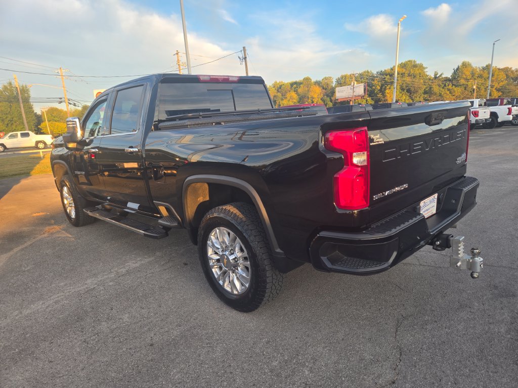 Used 2023 Chevrolet Silverado 2500 High Country w/ Z71 Off-Road Package AWD/4WD image 3