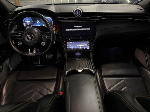 Used 2023 Maserati Grecale Trofeo image 24