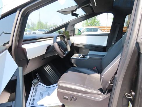 Used 2024 Tesla Cybertruck AWD Crew Cab image 13
