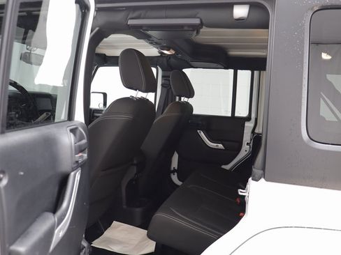 Used 2017 Jeep Wrangler Unlimited Sahara w/ Connectivity Group image 14