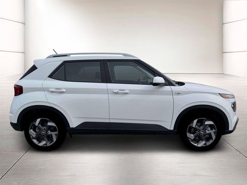 New 2026 Hyundai Venue SEL FWD image 9