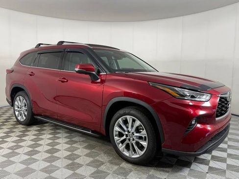 Used 2023 Toyota Highlander Limited FWD image 8