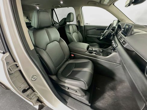 Used 2025 Honda Pilot EX-L image 32