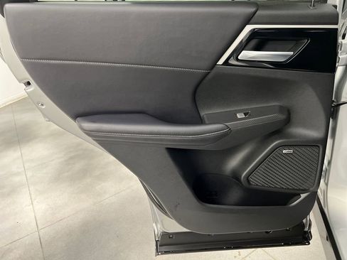 Used 2025 Mitsubishi Outlander SE FWD image 16