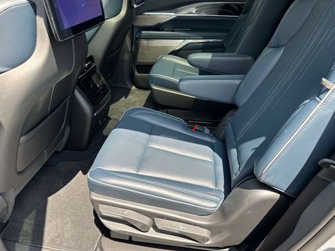 Certified 2026 Cadillac Escalade IQL Luxury w/ LPO, Radiant Package AWD/4WD image 22