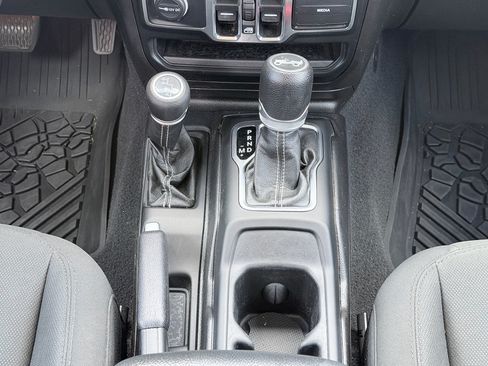 Used 2020 Jeep Wrangler Unlimited Sahara AWD/4WD image 21
