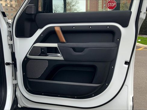 Used 2022 Land Rover Defender 110 S image 22