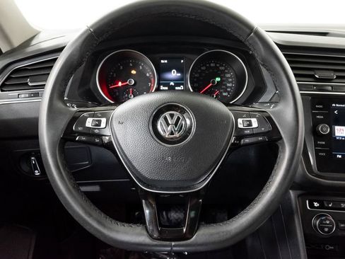 Used 2020 Volkswagen Tiguan SE w/ Panoramic Sunroof Package AWD/4WD image 14